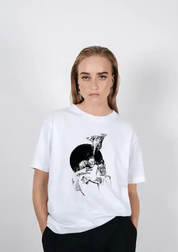 Eve Hanson T-shirt in white with a black circle