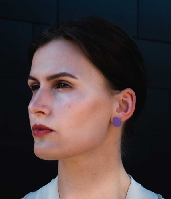 Lisa-Kroeber-earrings-mini-violet