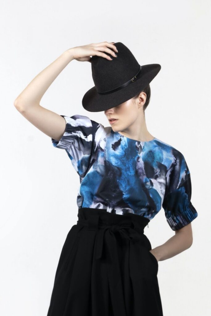 Sinimustvalge topp