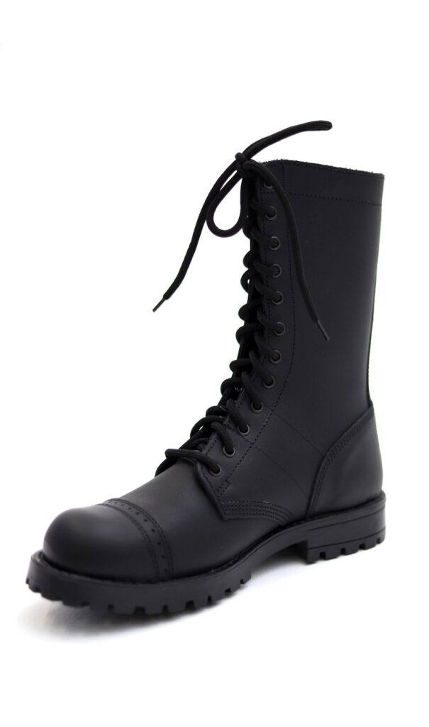 High boots with laces