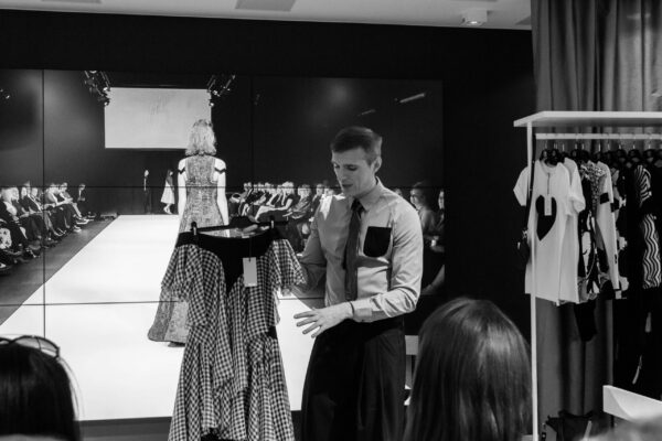Londonis tegutseva Eesti moedisaineri Kristian Steinberg kollektsioon saabus Tallinn Design House’i