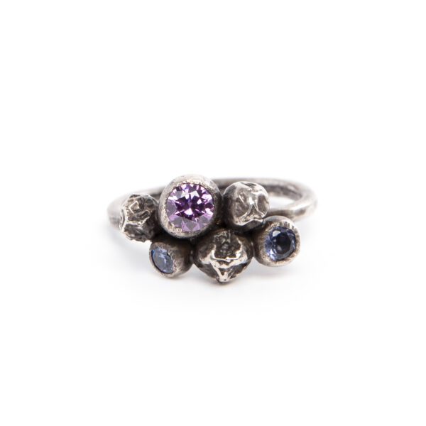Sõrmus KADAKAMARI 6 siniste ja lillade kividega