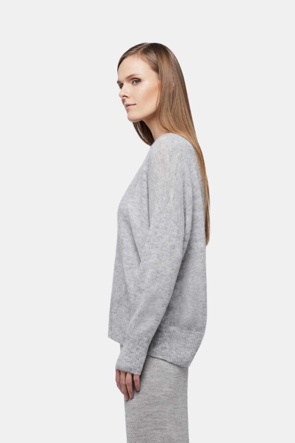 ALPAKA-Oversized-V-neck-sweater_SILVER_profile_studio_grey_1200x1800px
