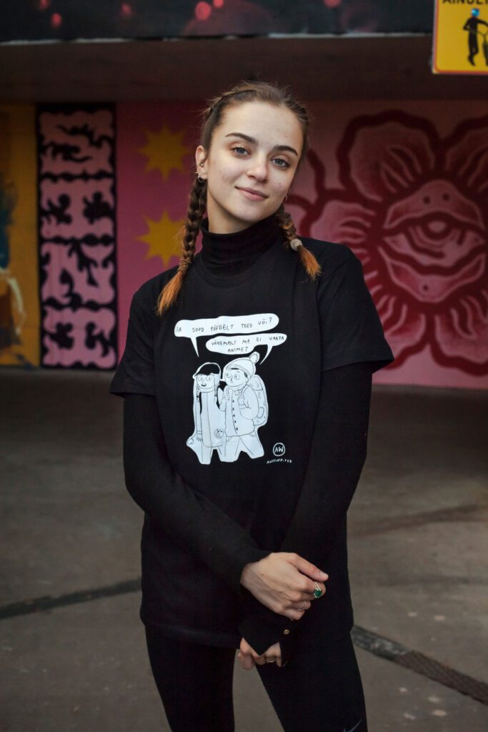 T-särk “Tee ja anime” must