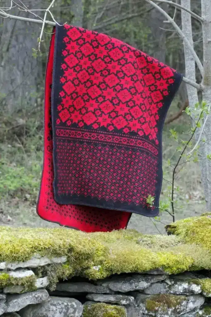 Kihnu shawl
