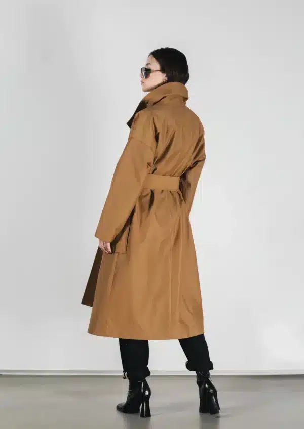 Eve Hanson 3 Water-repellent trench coat in camel