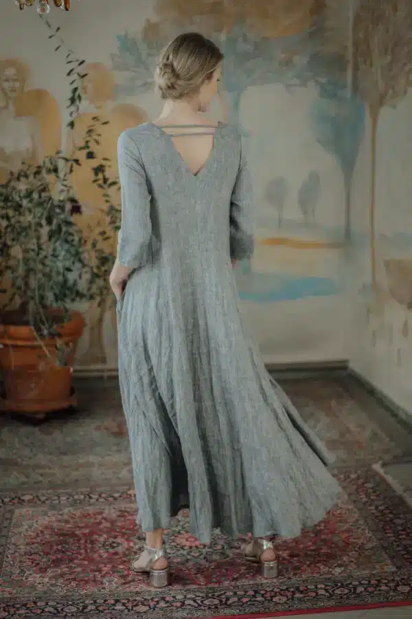 Luxe Hapsal Anna dress in grey linen 7.jpg