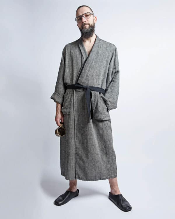 Linen bathrobe black fishbone