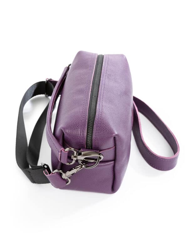 Jaana Trauss Kroomnahast crossbody Leone lilla2