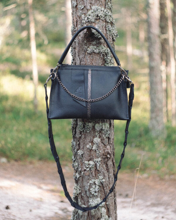 Kott Montana must:kuldne - Jaana Trauss_