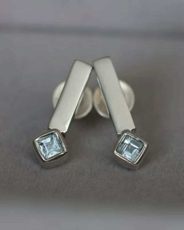 Line hõbekõrvarõngad 1 topaasiga - Kristiina Ploom Jewellery_3