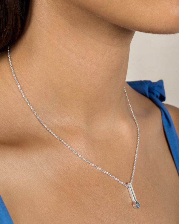 Line kaelakee helesinise topaasiga - Kristiina Ploom Jewellery_2