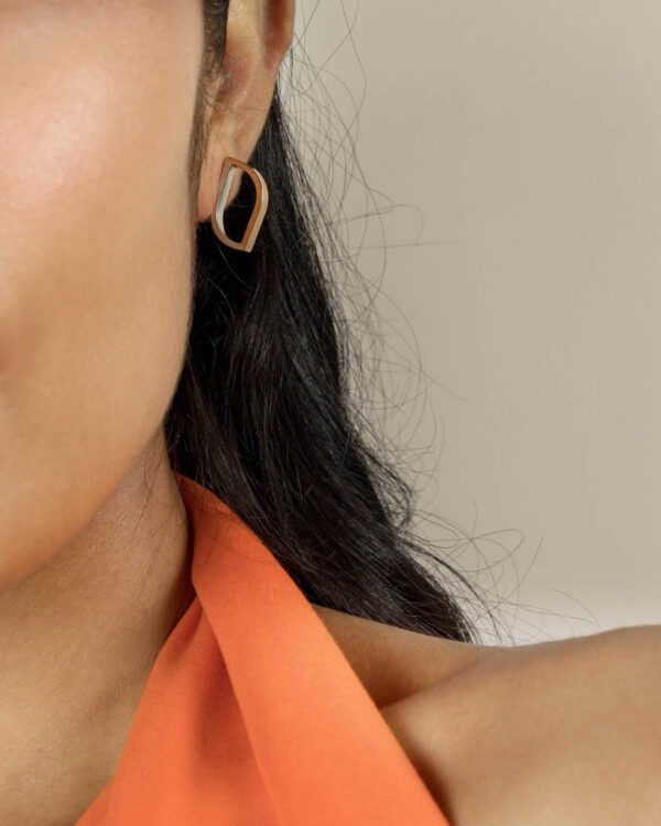 SCULPTURE earrings in gold and silver combination