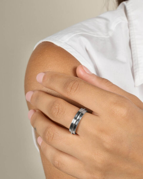 LINEAR ring in silver wide