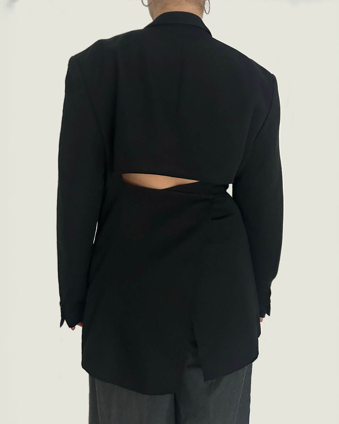 Must avatud seljaosaga hõlmikjakk - Vie_2