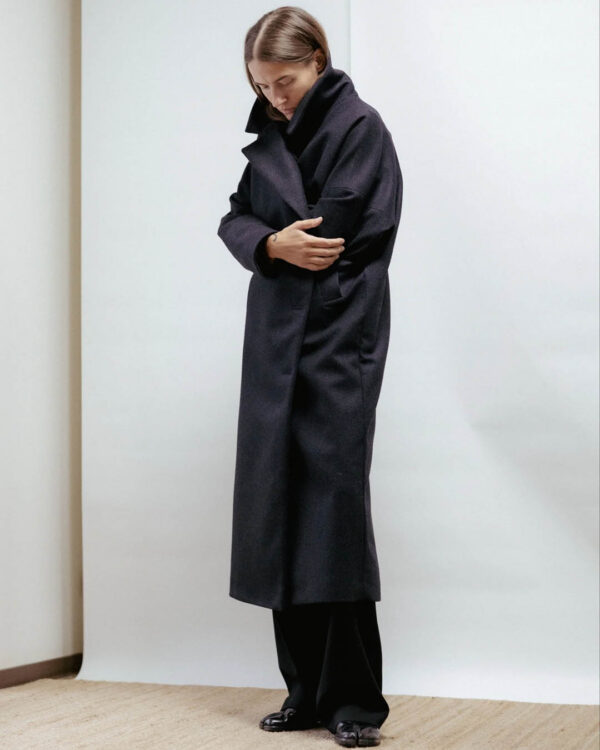 Tumehall villane mantel