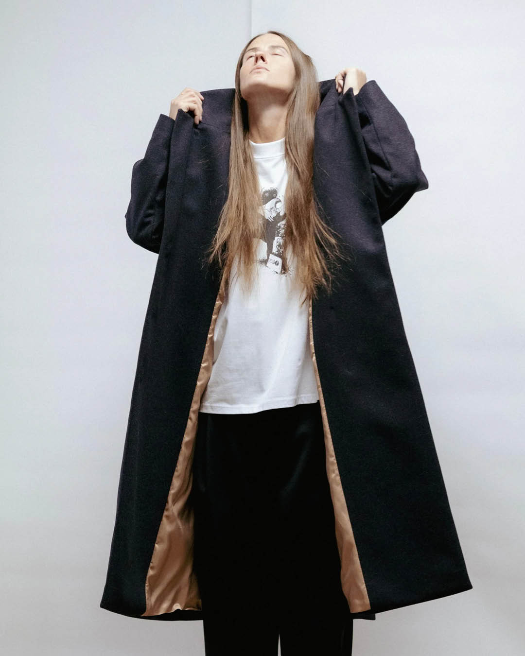 Tumehall villane mantel Eve Hanson_3