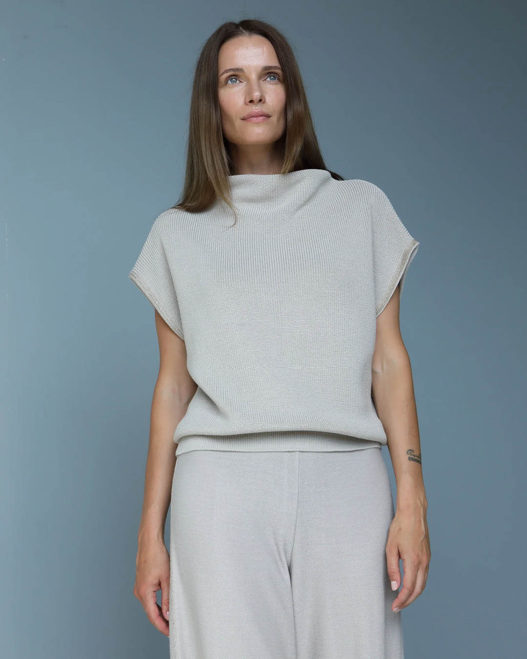 Kivihall kõrge kaelusega vest - Varvara_2