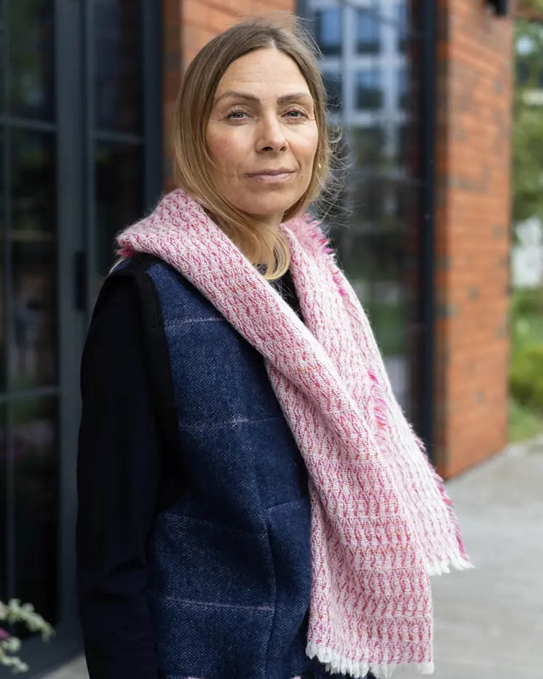 Lühike mohäärivilla segu sall HAZY roosa-punane - Kelpman Textile_2