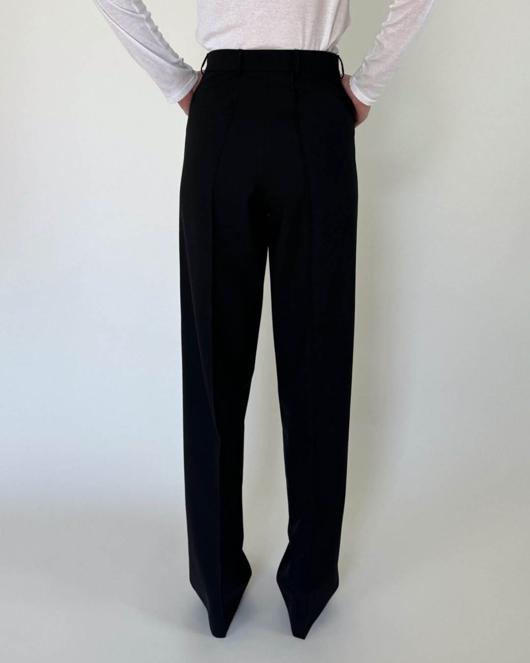 Mustad sirge lõikega villased püksid - Nowitski_2