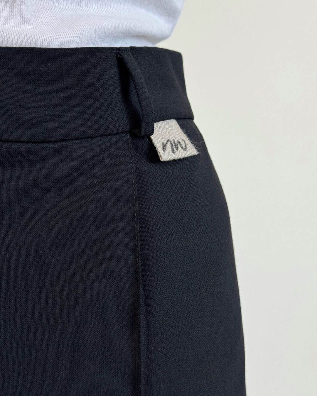 Mustad sirge lõikega villased püksid - Nowitski_3