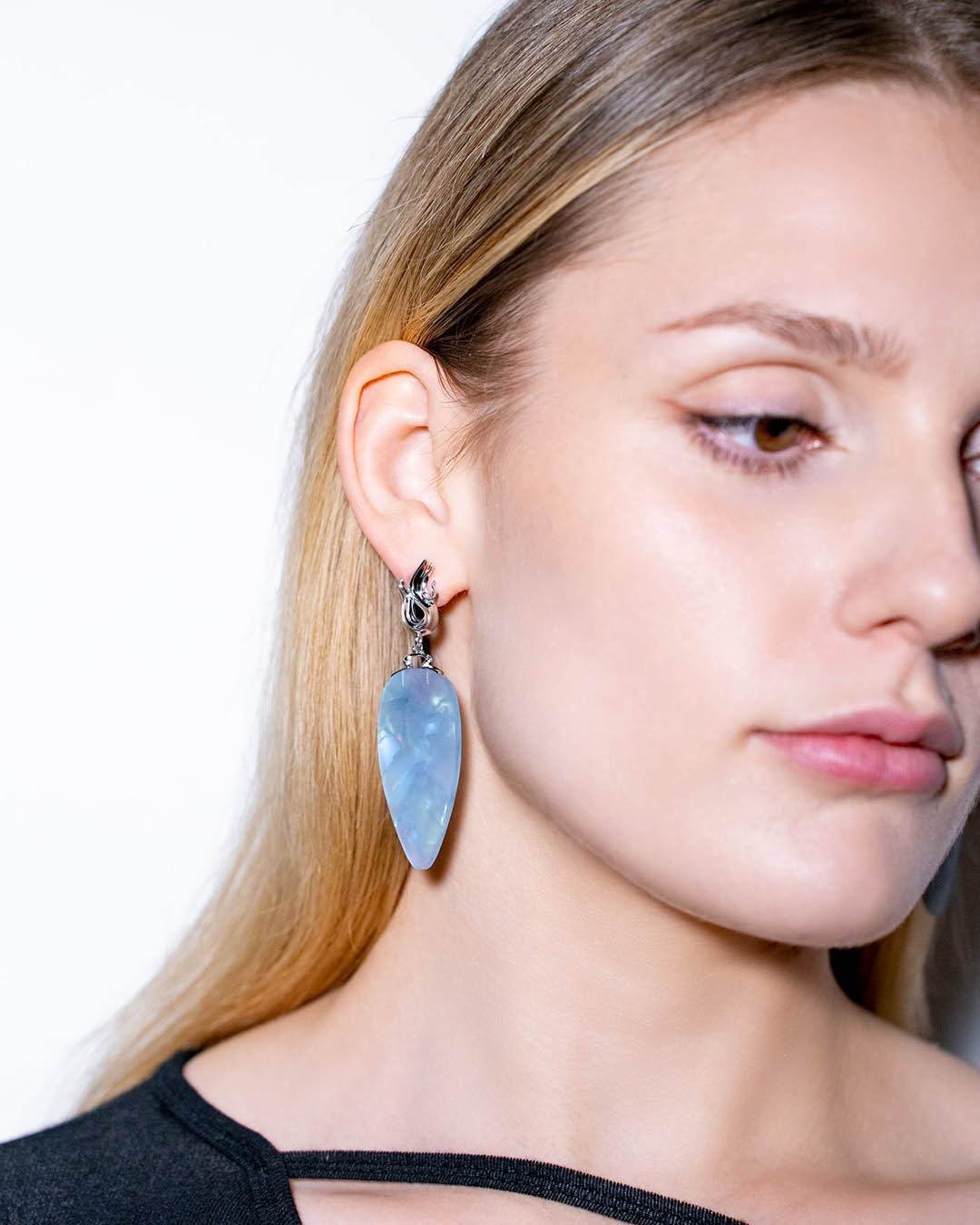 Roodiumkattega Chönyi kõrvarõngad merevahusinise pärlmutter ripatsiga - NRTN_2