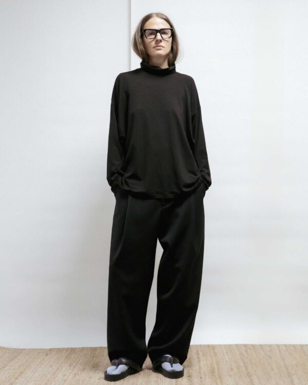 Mustad villased barrel püksid