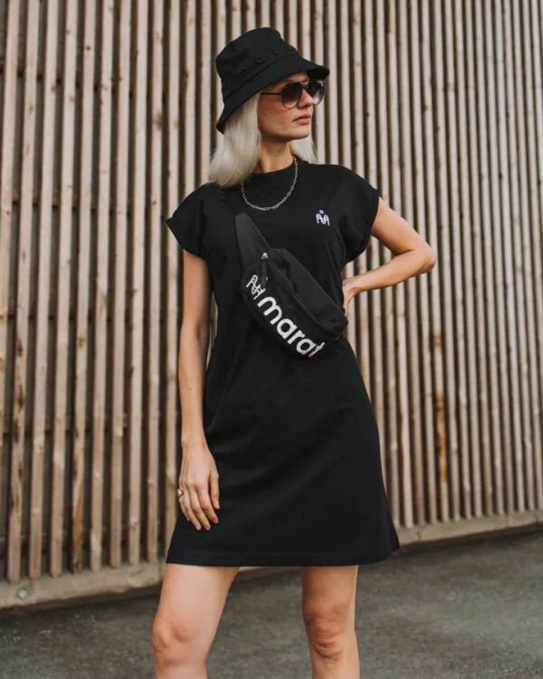 Minimalistlik kleit üleskeeratud varrukatega