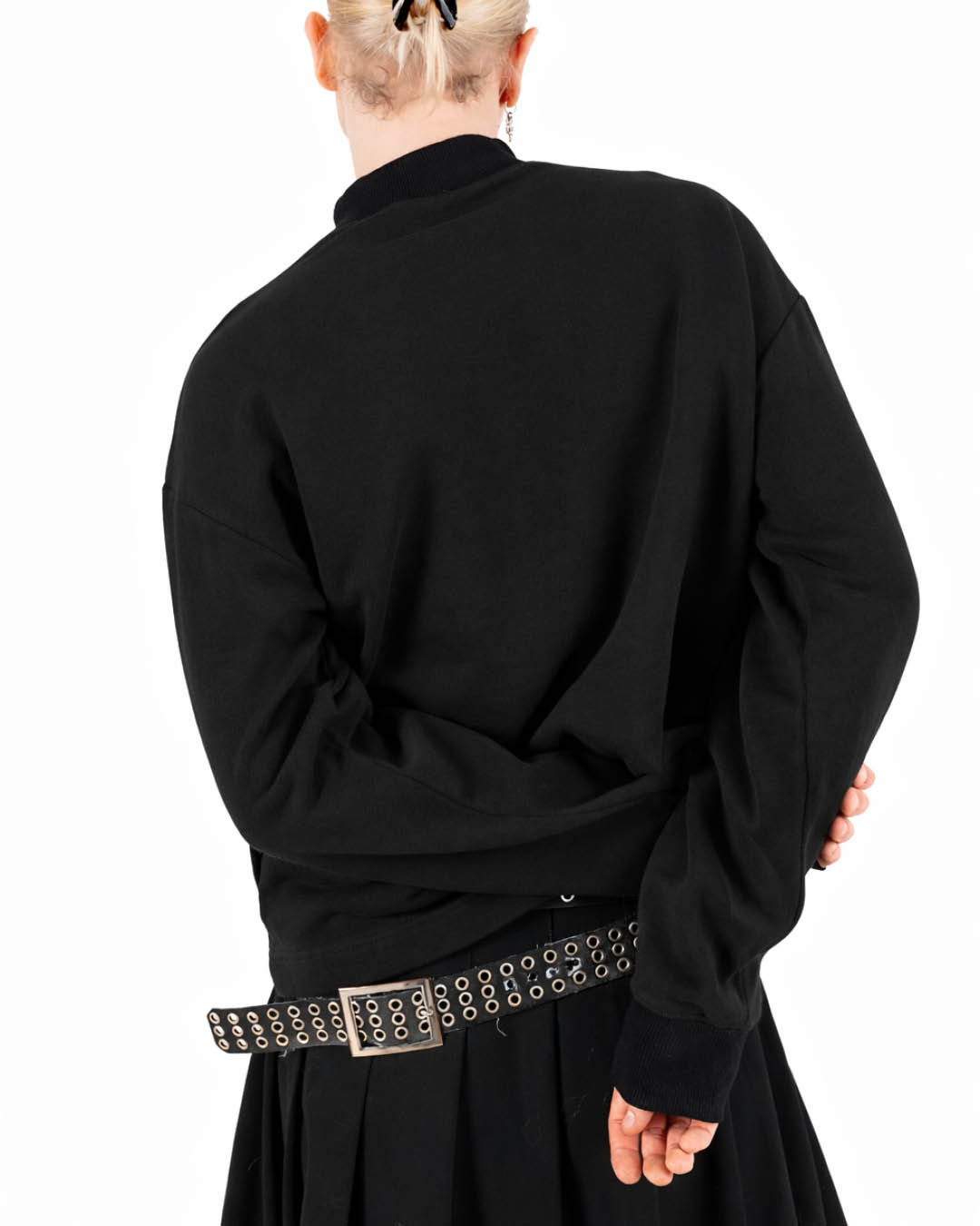 Kristel Kuslapuu Must I H8 Logos kassi ja taskutega pusa 1