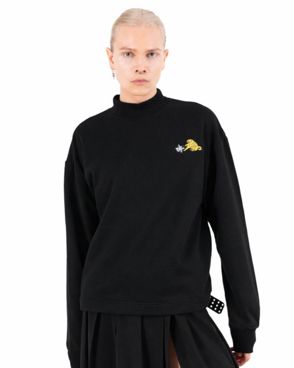 Kassi ja taskutega pusa must