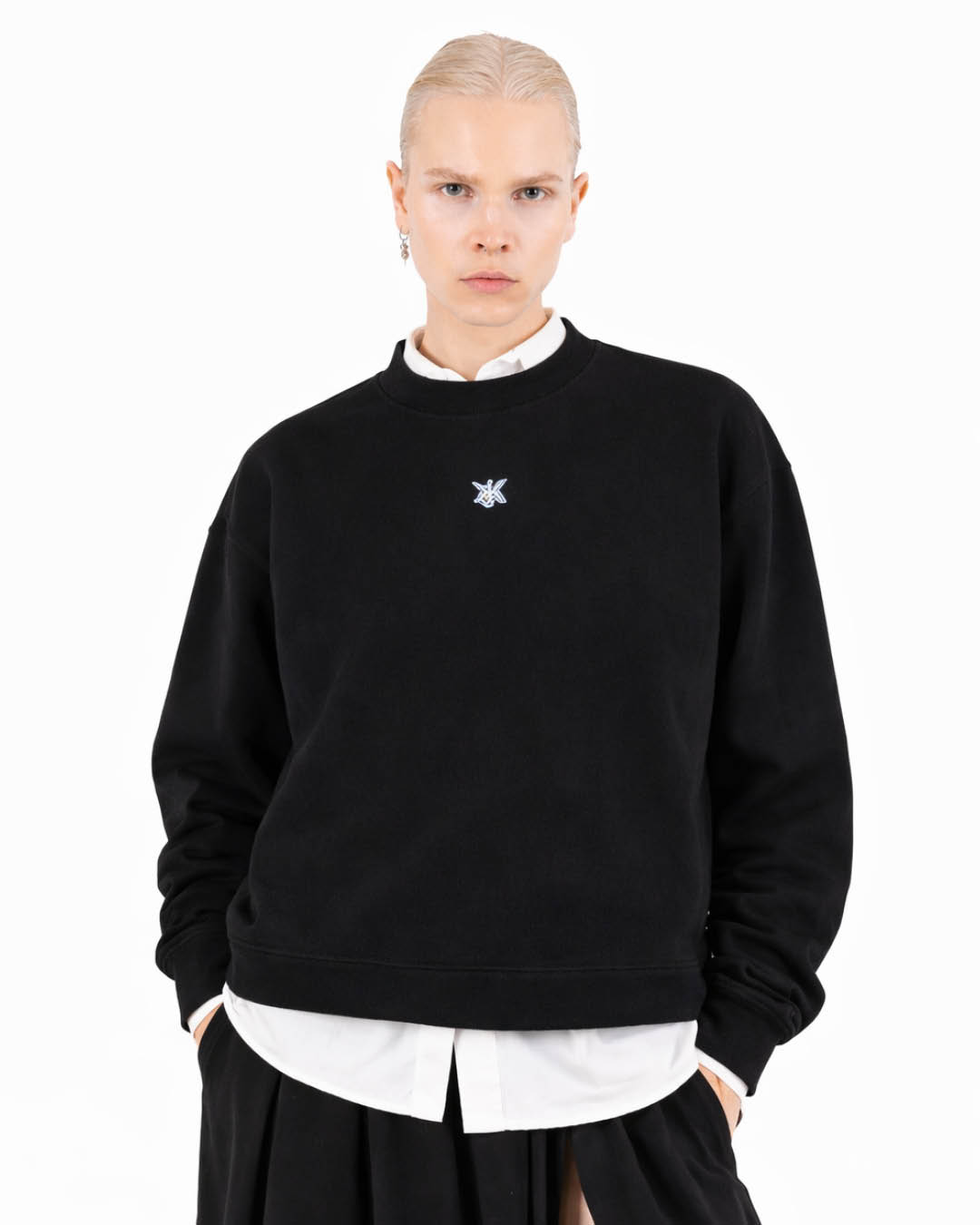 Kristel Kuslapuu Must KK logo pusa taskutega 1